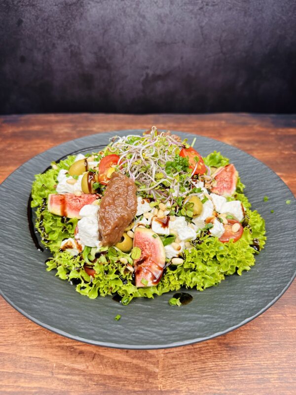 BLATTSALATE mit Balsamicodressing & Glacé