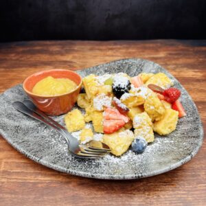 Kaiserschmarren mit Apfelmus