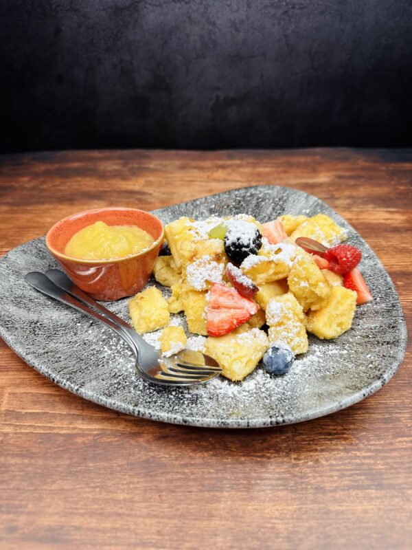 Kaiserschmarren mit Apfelmus